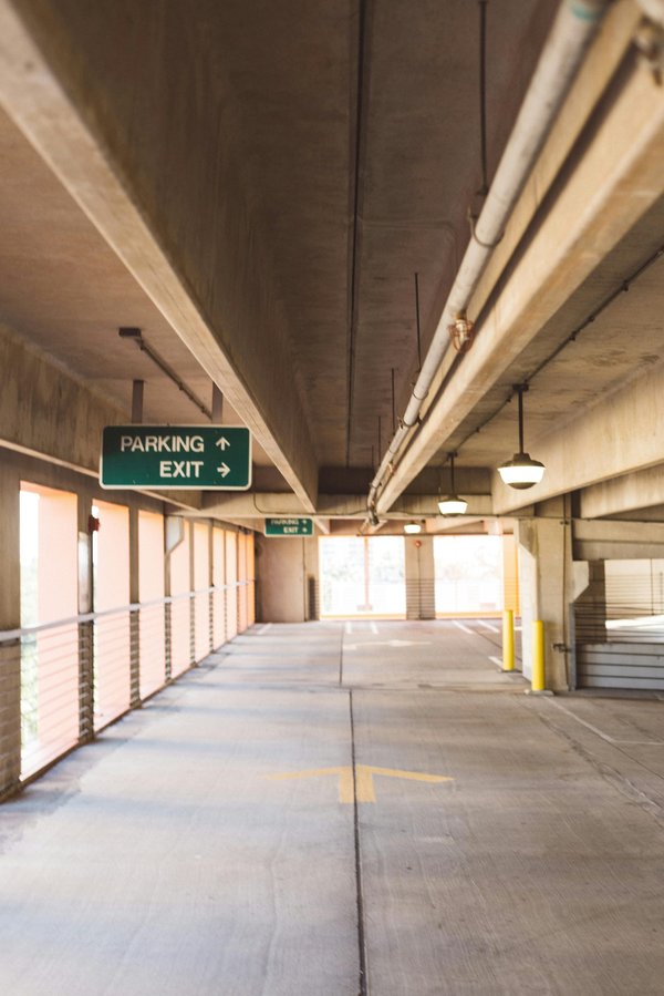 Flocage coupe-feu pour parkings : est-ce obligatoire ? Quels avantages ?